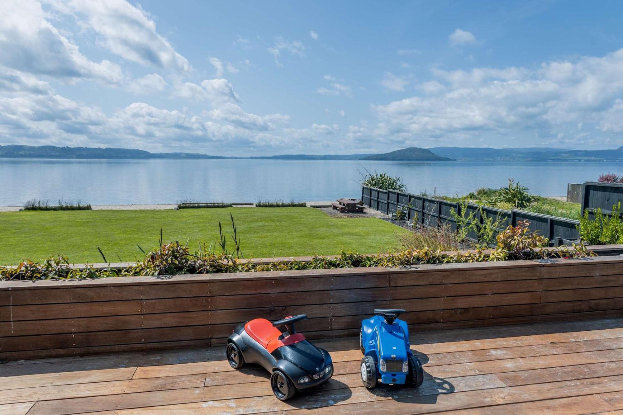 Jandals & Joy Lakefront Retreat 罗托鲁阿 外观 照片