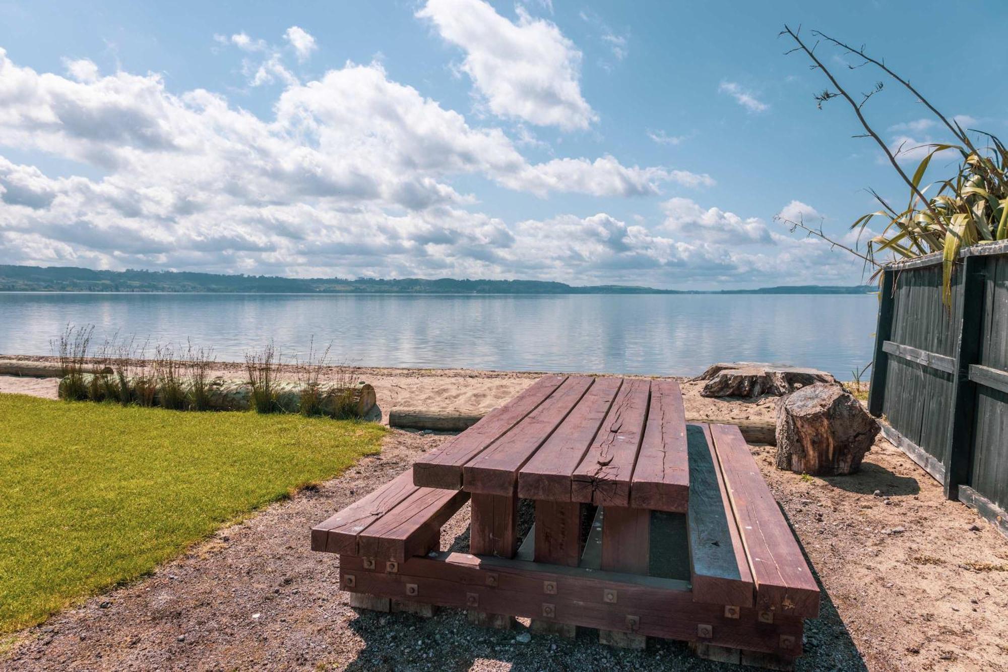 Jandals & Joy Lakefront Retreat 罗托鲁阿 外观 照片