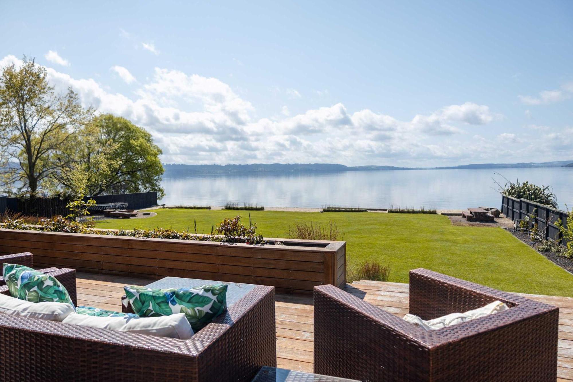 Jandals & Joy Lakefront Retreat 罗托鲁阿 外观 照片